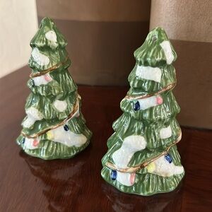 *NEW* Christmas Tree Holiday 4” Ceramic Salt & Pepper Shaker Set